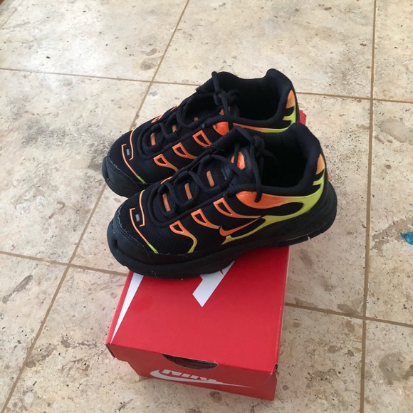 red and black air max plus toddler